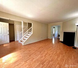 4 Pond View Dr in Plainsboro, NJ - Building Photo - Building Photo