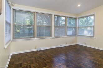 31011 Carlton Dr in Bay Village, OH - Building Photo - Building Photo