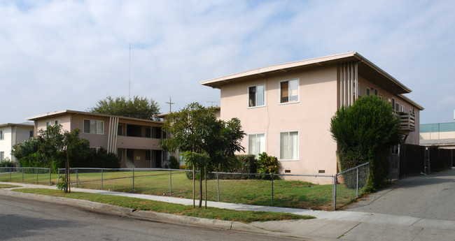 5725 Corbett St in Los Angeles, CA - Building Photo - Building Photo