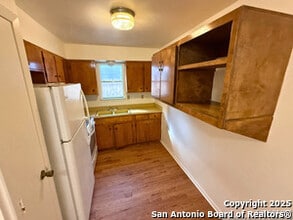 2107 W Olmos Dr in San Antonio, TX - Building Photo - Building Photo