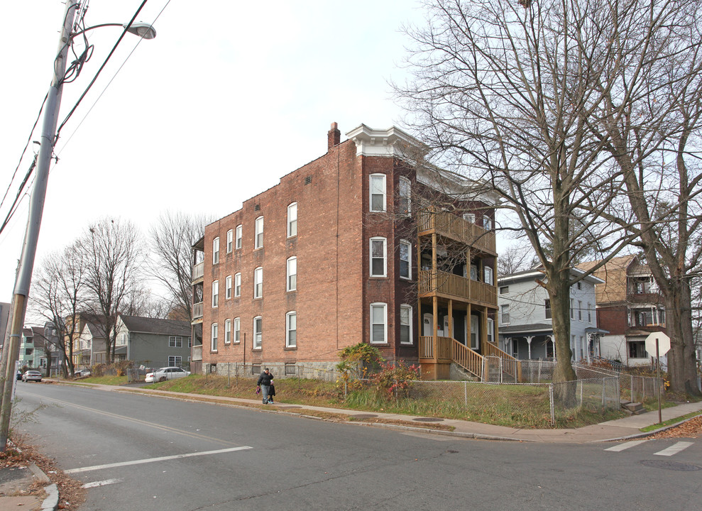 243-245 Capen St in Hartford, CT - Building Photo