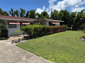 239 Hammock Terrace in Venice, FL - Building Photo