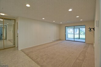 137 Cistus Plaza in Monroe Township, NJ - Building Photo - Building Photo