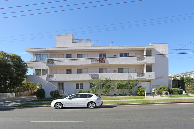 1005 S Barrington Ave in Los Angeles, CA - Building Photo - Building Photo