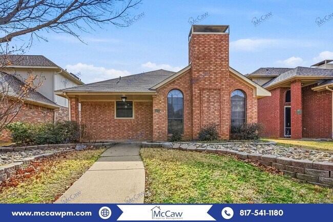 property at 720 W Willow Oak Dr