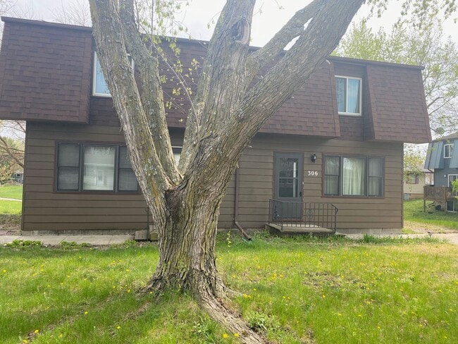 308 Jewel Dr in Ames, IA - Building Photo - Building Photo