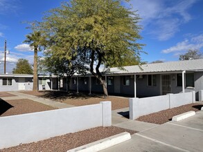 Seven Palms Apartments in Phoenix, AZ - Building Photo - Building Photo