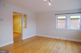 6956 Westhampton Dr in Alexandria, VA - Building Photo - Building Photo