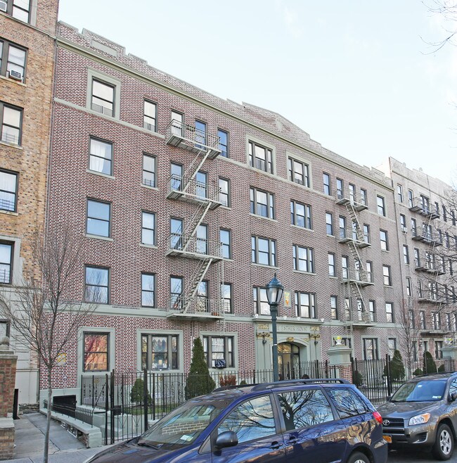 374 Eastern Pky in Brooklyn, NY - Building Photo - Building Photo