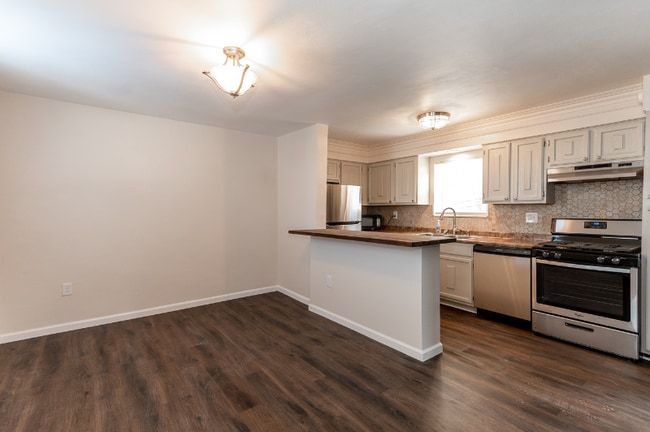 217 Kaercher St, Unit 2 in Pittsburgh, PA - Foto de edificio - Building Photo