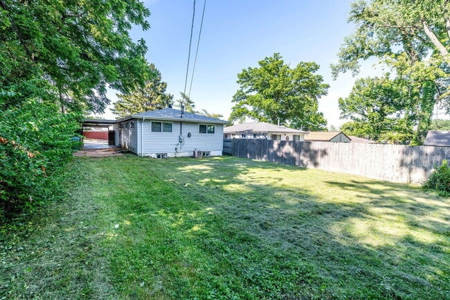 212 Lakeside Dr in Ballwin, MO - Building Photo - Building Photo