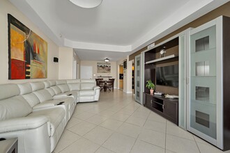 5600 Collins Ave in Miami Beach, FL - Building Photo - Building Photo
