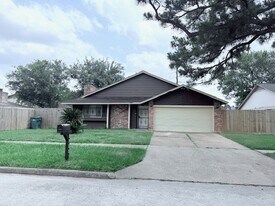5711 Longforest Dr in Houston, TX - Building Photo