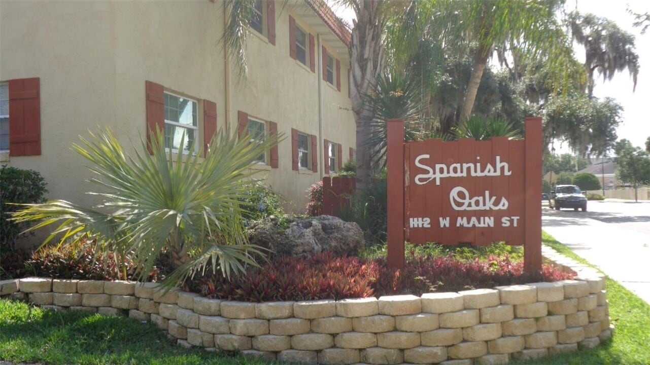 1112 W Main St in Leesburg, FL - Building Photo