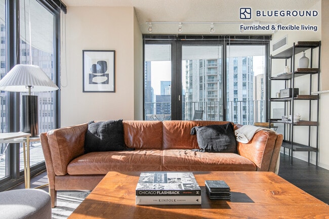 225 N Columbus Dr in Chicago, IL - Foto de edificio - Building Photo