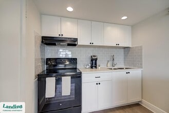 305 Dr. M.L.K. Jr St S, Unit 402 in St. Petersburg, FL - Foto de edificio - Building Photo