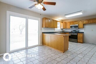 2825 Dividend Park Dr in Florissant, MO - Building Photo - Building Photo