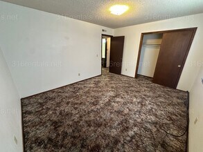 361 E Marion Ct in Wichita, KS - Building Photo - Building Photo