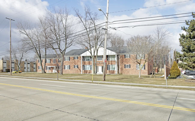 Jefferson Park Apartments in St. Clair Shores, MI - Building Photo - Building Photo