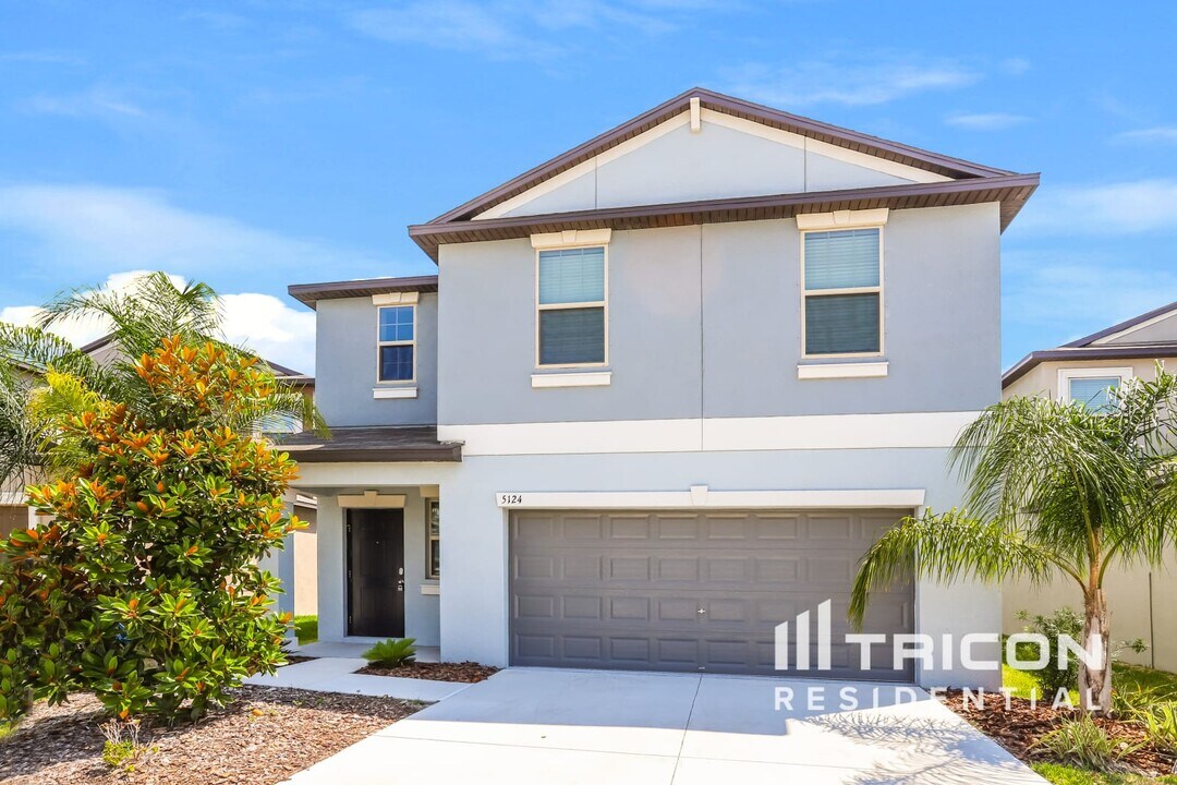 5124 Sable Chime Dr in Wimauma, FL - Building Photo