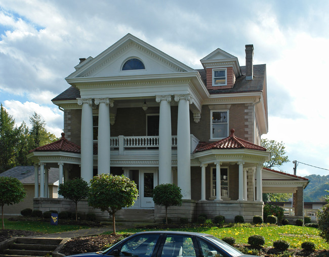 1605 Virginia St E in Charleston, WV - Building Photo - Building Photo