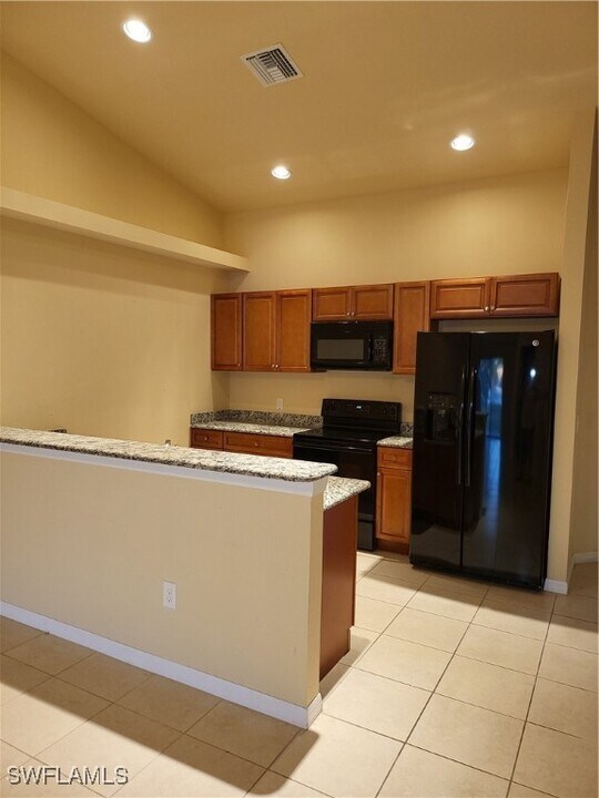 1217 SE 6th St in Cape Coral, FL - Building Photo