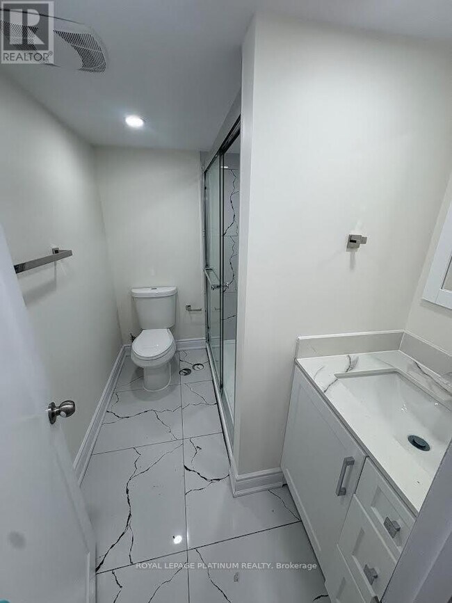 50 Harbourtown Crescent in Brampton, ON - Building Photo - Building Photo