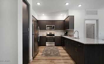 250 E Ray Rd, Unit 3 in Chandler, AZ - Foto de edificio - Building Photo