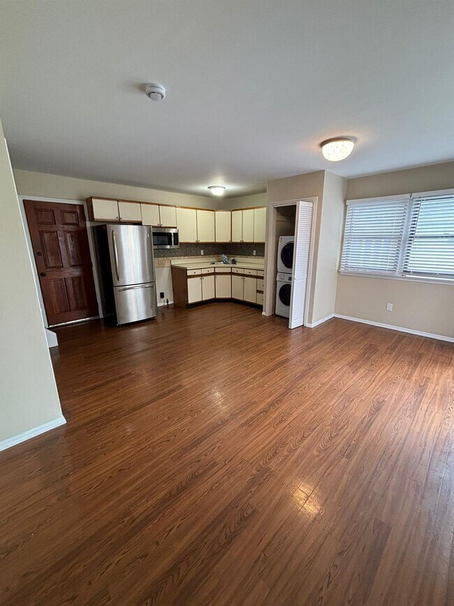 131 Longfellow Ave in North Babylon, NY - Building Photo - Building Photo