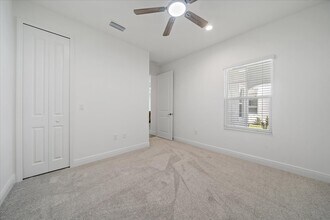 2325 Blue Mahoe Ln in Sarasota, FL - Building Photo - Building Photo