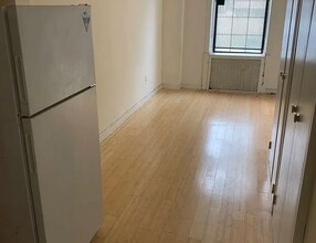 313 S 18th St in Philadelphia, PA - Building Photo - Building Photo