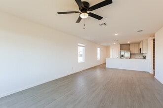 536 Roquefort St in New Braunfels, TX - Foto de edificio - Building Photo