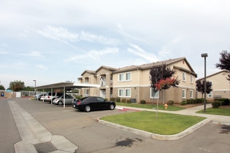 Los Arboles Apartments in Orange Cove, CA - Building Photo - Building Photo