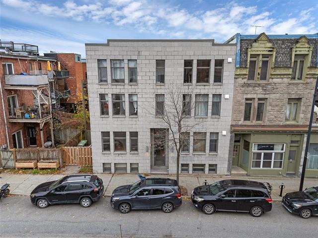 3180 St Catherine St E in Montréal, QC - Building Photo