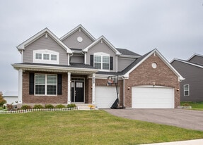 205 Tinana St in Oswego, IL - Building Photo