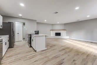 5710 Ridgecove Dr in Garland, TX - Building Photo - Building Photo