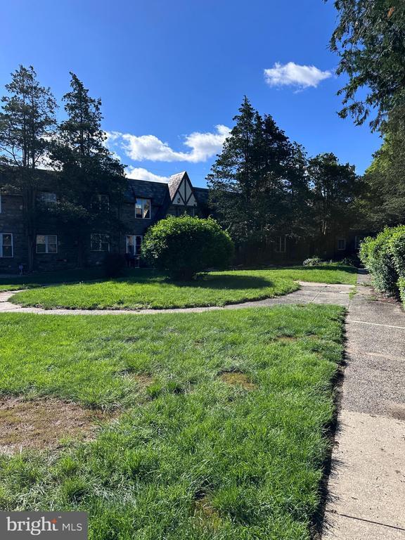 property at 5200 W Montgomery Ave