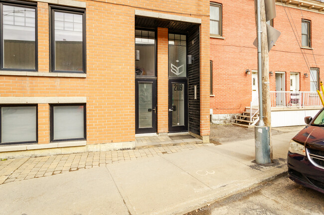 2119 Grand Trunk St in Montréal, QC - Building Photo - Building Photo