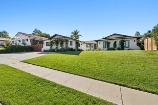 16 W Alamar St in Thousand Oaks, CA - Building Photo