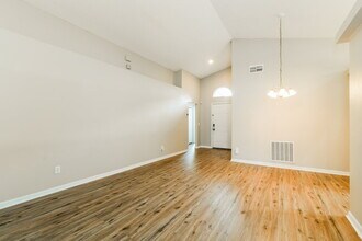 417 Halstead Dr in Davenport, FL - Foto de edificio - Building Photo