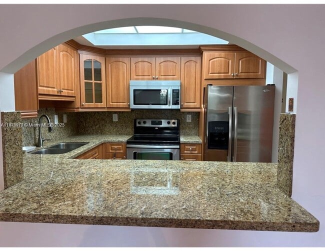 9725 NW 52nd St in Doral, FL - Building Photo - Building Photo