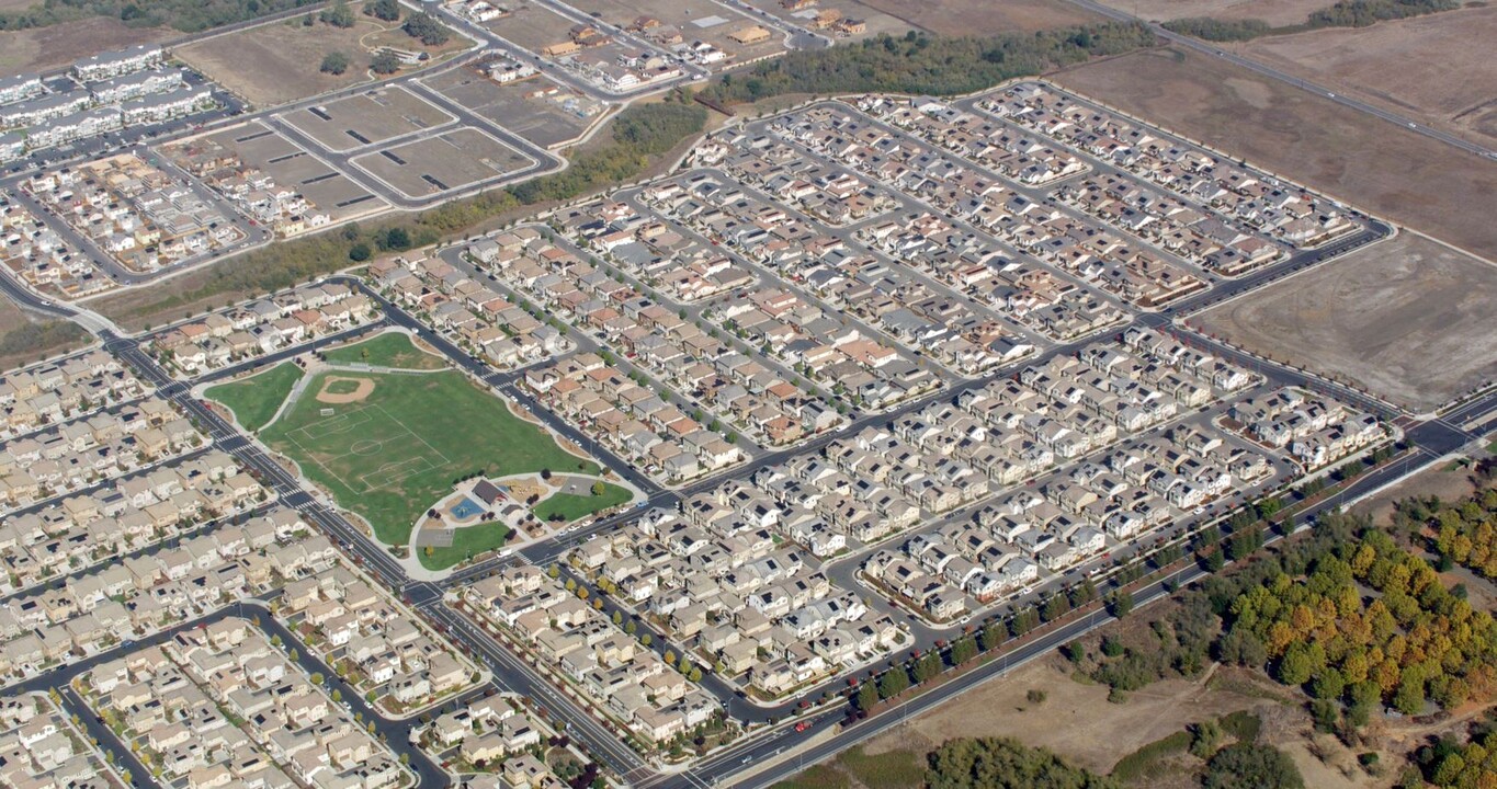 Juniper at University District in Rohnert Park, CA - Building Photo