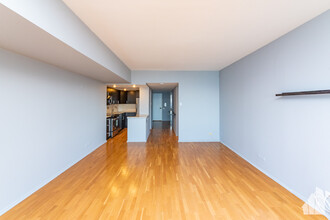 175 E Delaware Plz, Unit 5903 in Chicago, IL - Building Photo - Building Photo