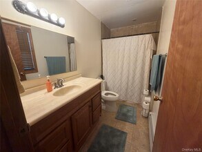 33 Buchanan Ave in Amityville, NY - Building Photo - Building Photo