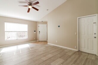 15113 Deer Meadow Dr in Lutz, FL - Building Photo - Building Photo