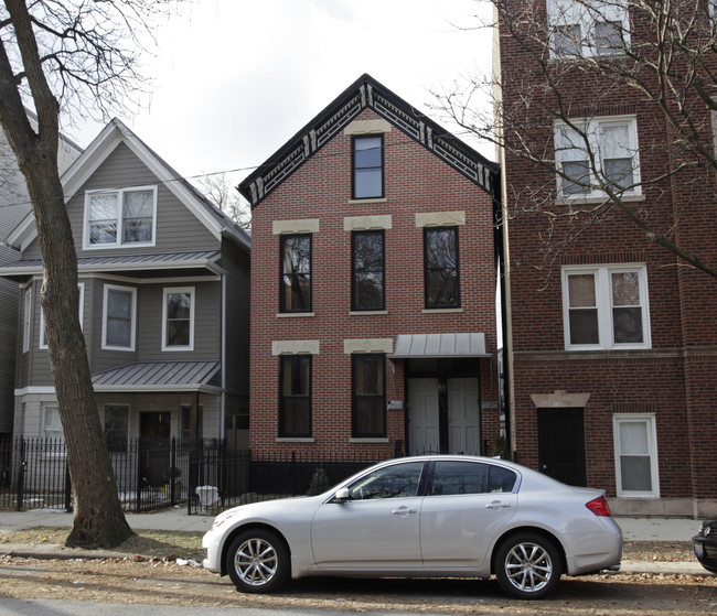 3242 N Clifton Ave in Chicago, IL - Foto de edificio - Building Photo