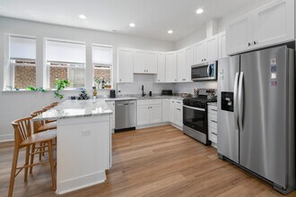 824 N Maplewood Ave in Chicago, IL - Building Photo - Building Photo