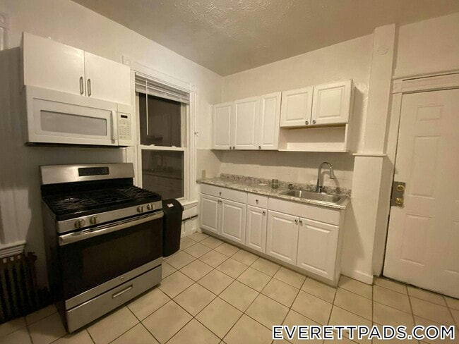 71-73 School St., Unit 3 in Everett, MA - Building Photo - Building Photo