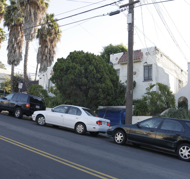 806-812 3/4 Lucile Ave in Los Angeles, CA - Building Photo - Building Photo