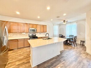 7704 S 23rd Ln in Phoenix, AZ - Foto de edificio - Building Photo